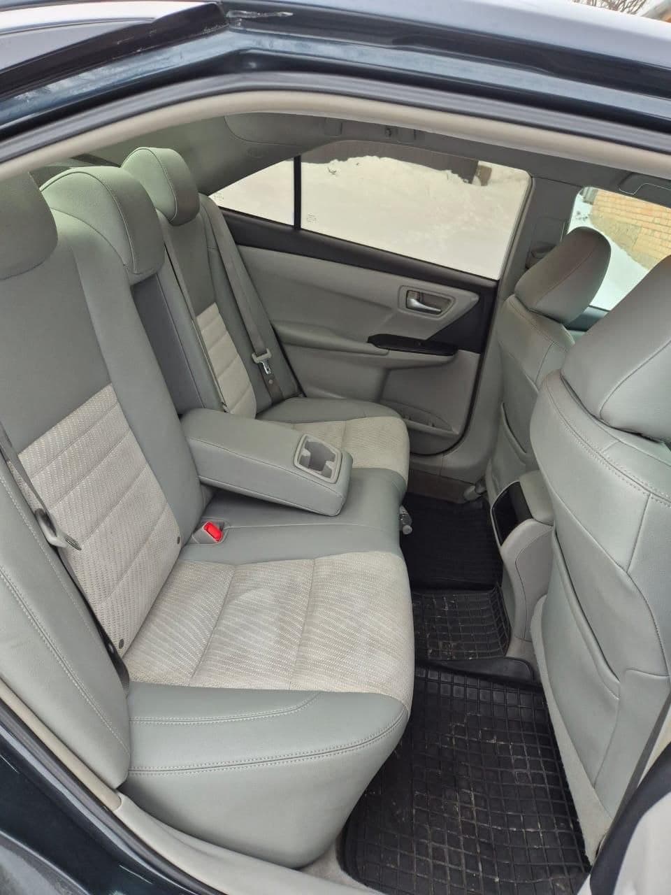 Rear seats of a comfort class sedan for transfer Kyiv Chernivtsi