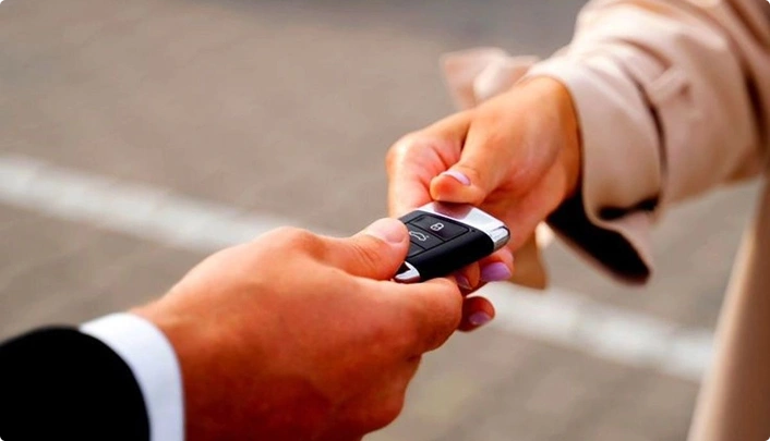 Передача ключів від автомобіля - послуги водія mytaxitransfer24