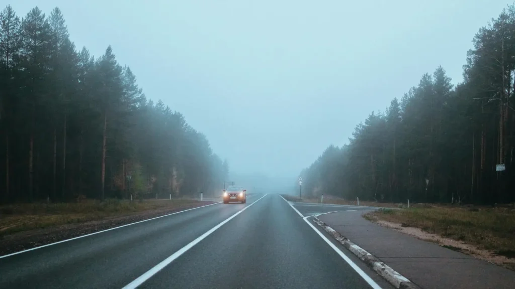 таксі між містами з Києва у туманний ранок