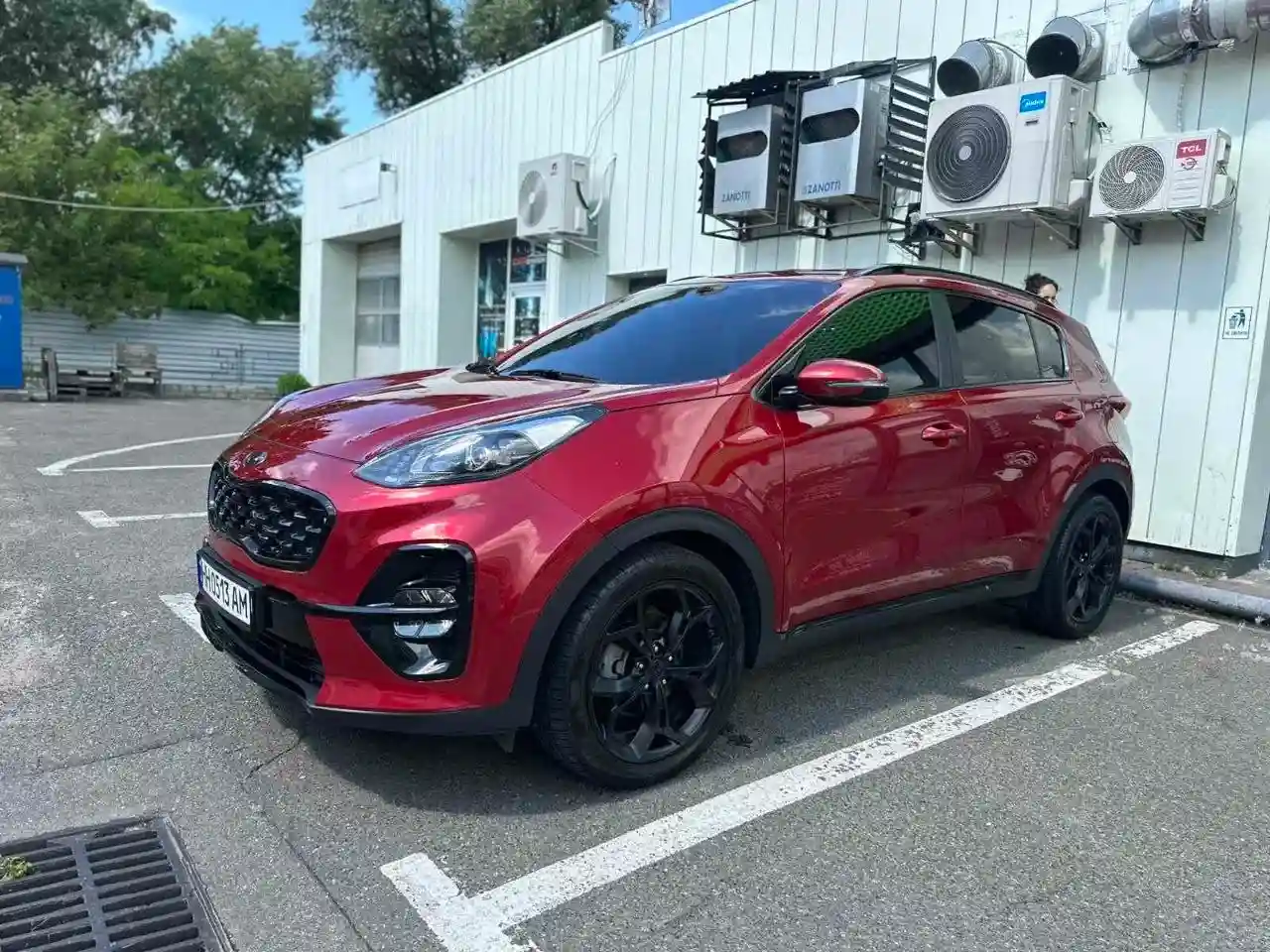 Компактний кросовер KIA Sportage, вид збоку