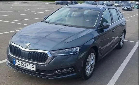 Передня демонстрація Skoda Octavia Combi