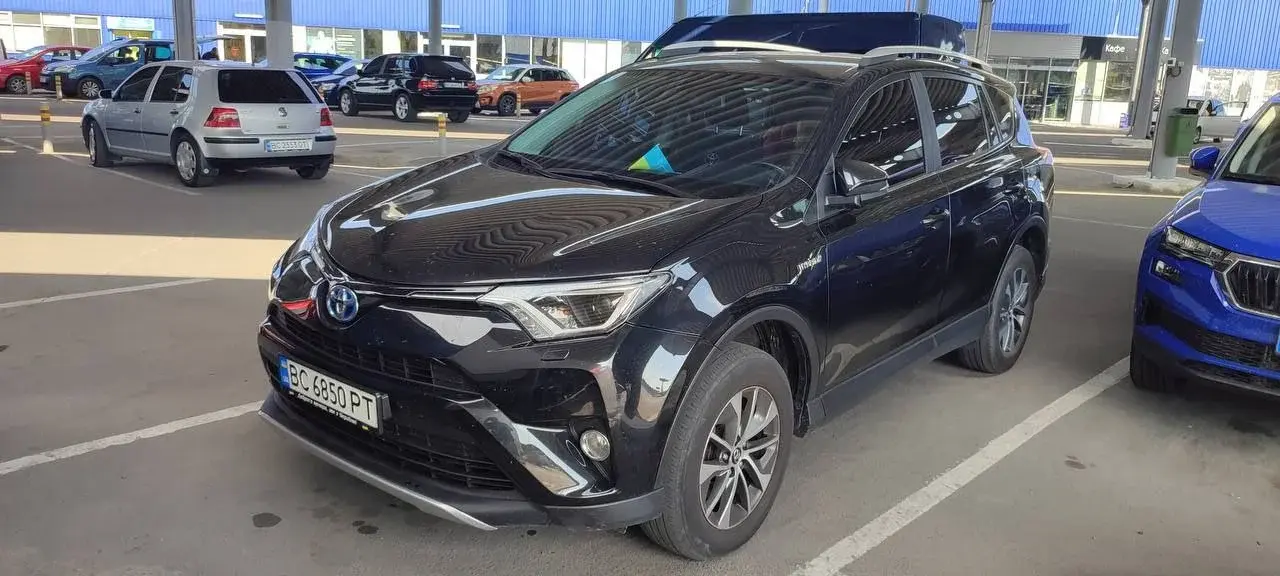 Toyota RAV4 передня демонстрація - трансфер Львів Чернівці