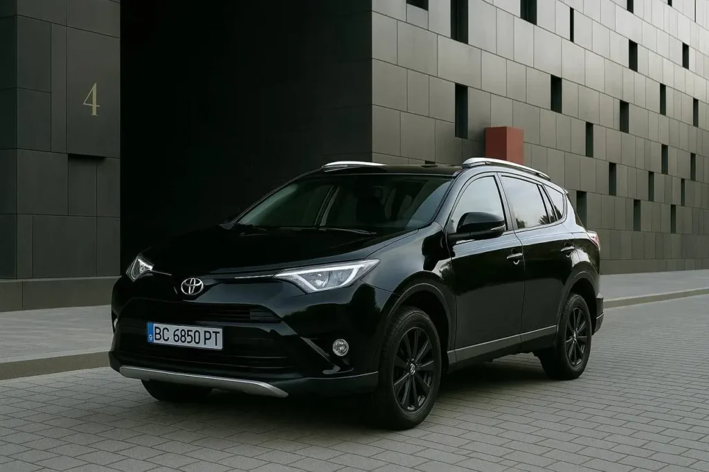 Toyota RAV4 на фоні індустріального пейзажу - трансфер Львів Чернівці