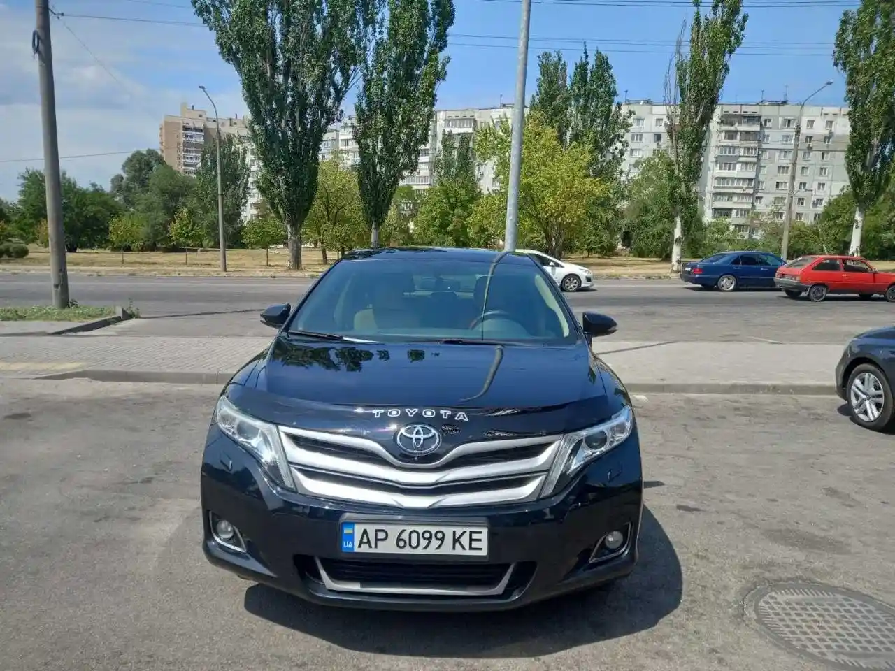 Демонстрація передньої частини Toyota Venza