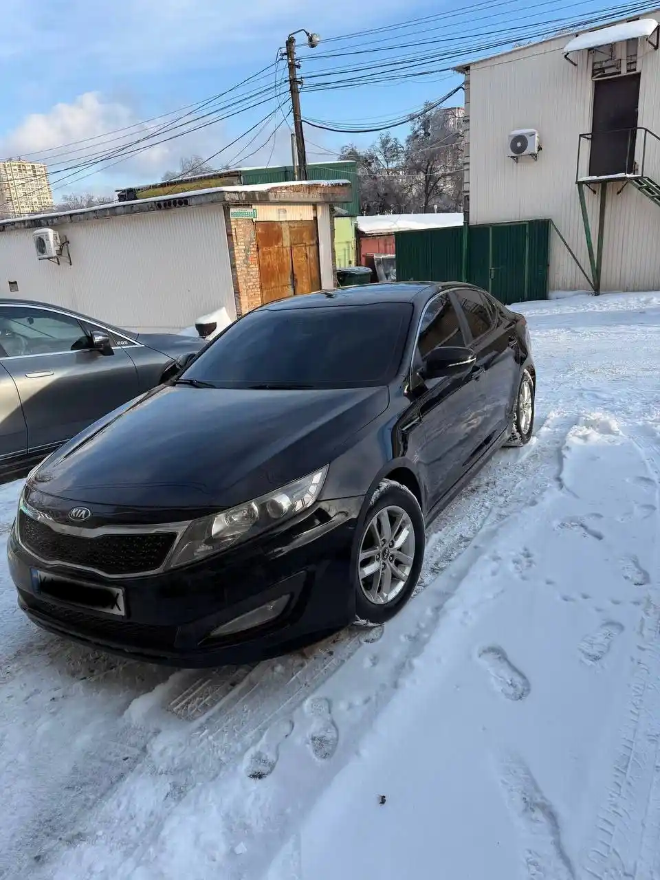 чорний Kia Optima вид спереду таксі Київ Житомир взимку