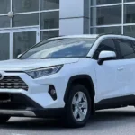 біла Toyota RAV4 для трансферу Київ Кишинів