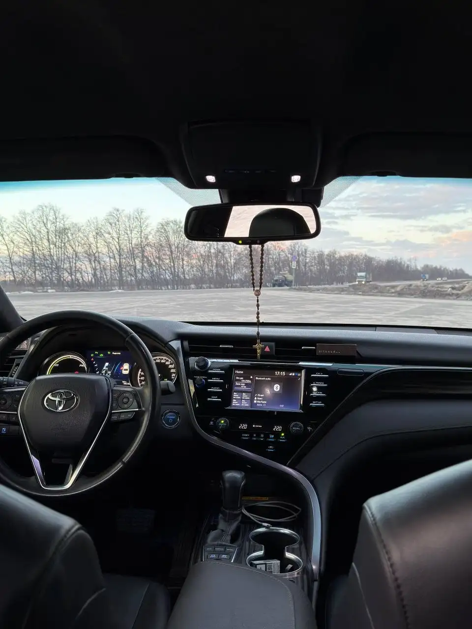 панель приладів Toyota Camry вид з салону під час трансферу Київ Варшава