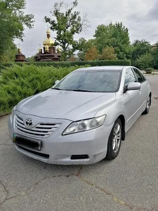 Комфортний седан Toyota Camry для трансферу Київ Одеса