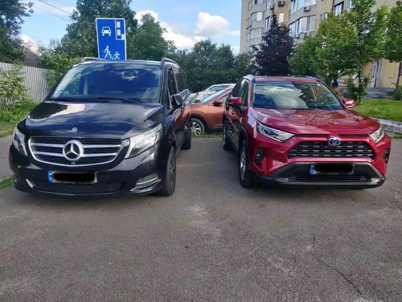 Mercedes V-class і Toyota RAV4 для трансферу Київ Кишинів
