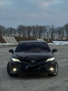 чорна Toyota Camry для індивідуального трансферу Київ Варшава