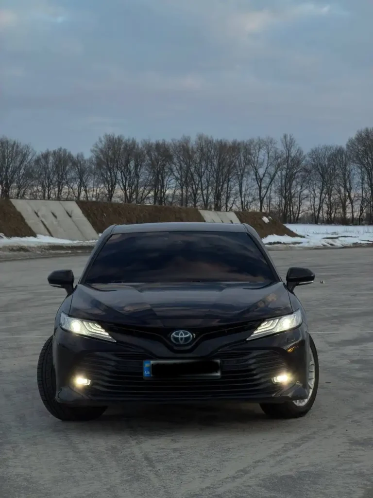 чорна Toyota Camry для індивідуального трансферу Київ Варшава
