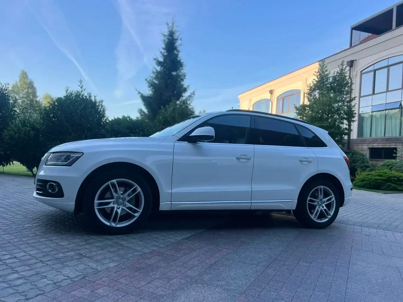 Бокова демонстрація Audi Q5 SUV