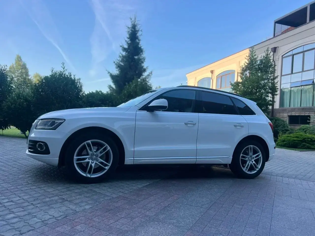 Audi Q5 на зимовій дорозі - трансфер Житомир Київ