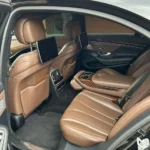 Mercedes Benz S-Class з коричневим шкіряним салоном
