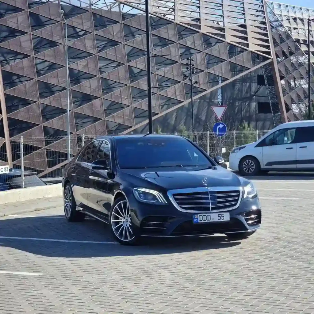 Mercedes Benz S-Class на фоні індустріального пейзажу - трансфер Одеса Кишинів
