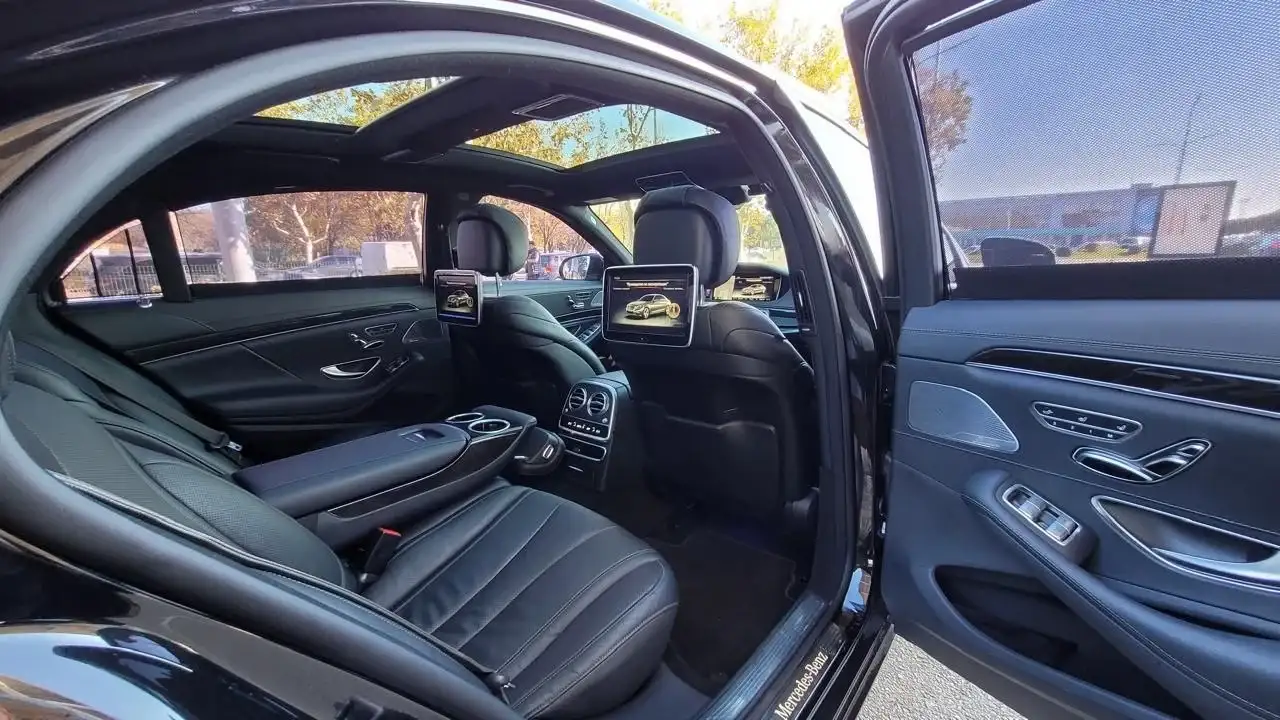 Передній салон Mercedes Benz S-Class - трансфер Одеса Кишинів