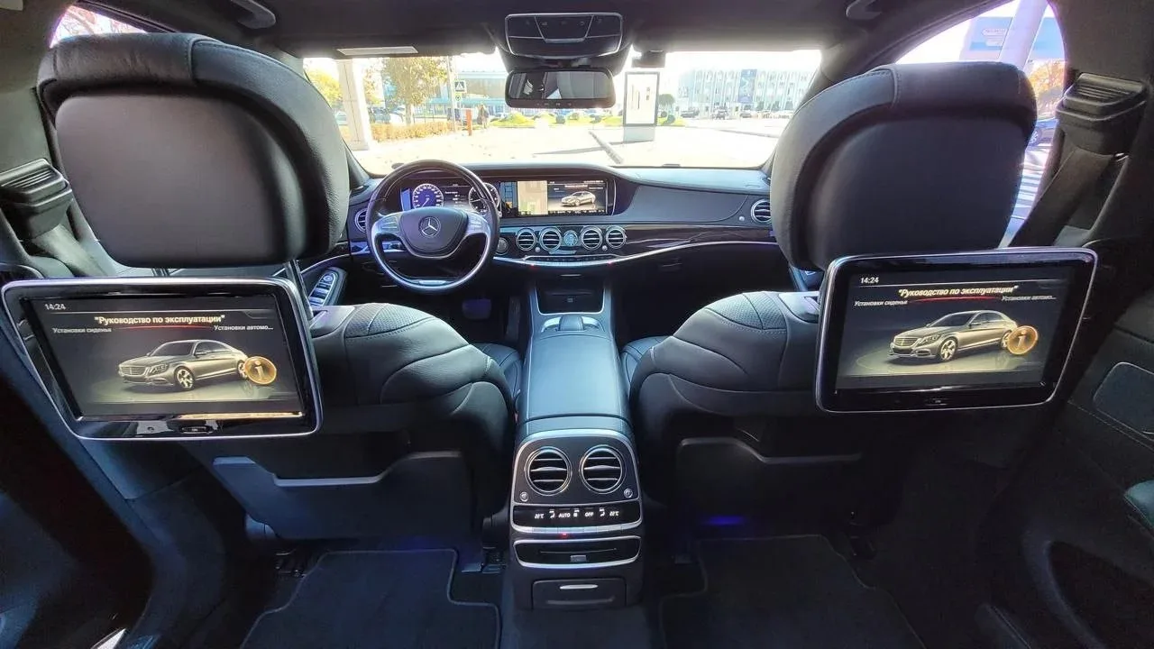 Інтер'єр всередині Mercedes Benz S Class