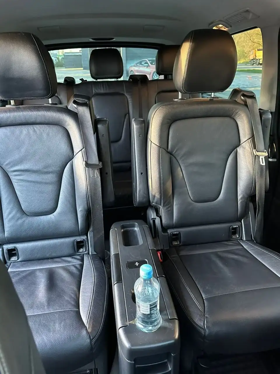 Пасажирський салон Mercedes Benz V Class зі шкіряними сидіннями