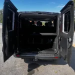Renault Trafic з відкритими задніми дверима