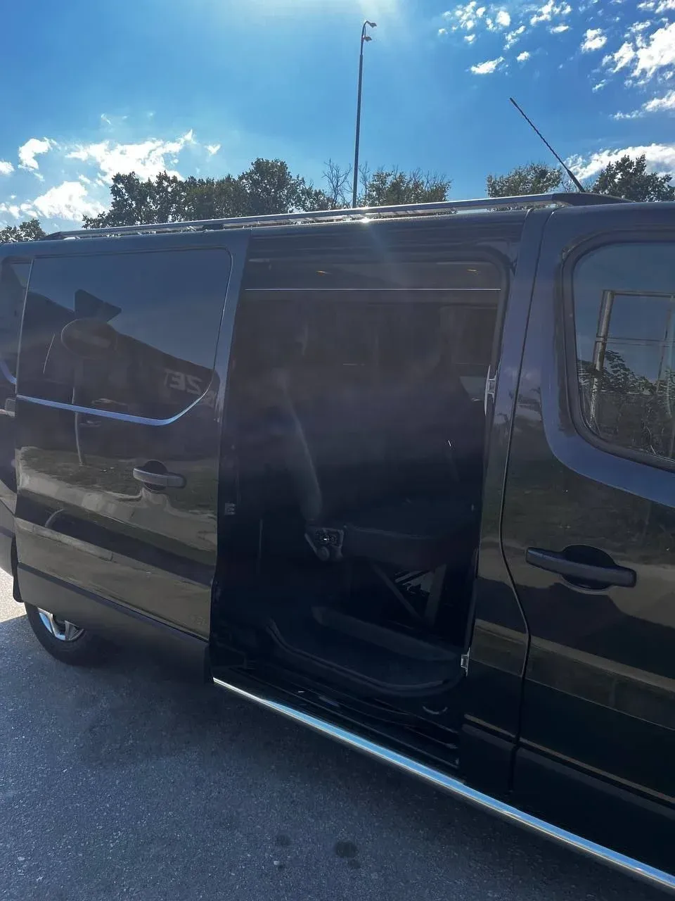 Трансфер Львів Київ на Renault Trafic з розсувними боковими дверима