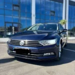Припаркований на вулиці Volkswagen Passat B8