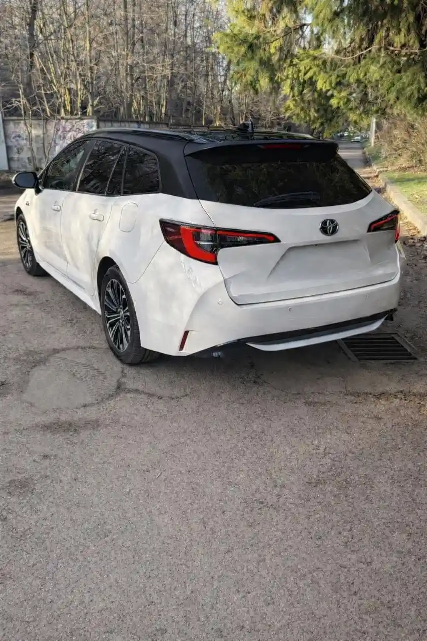 білий універсал Toyota Corolla для трансферу Київ Бориспіль