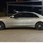 сріблястий седан Mercedes для трансферу Київ Краків