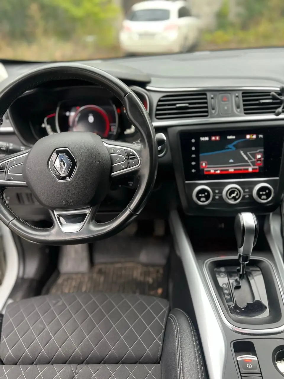 панель приладів і навігація Renault для трансферу Київ Жешув