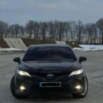 чорний седан Toyota Camry для трансферу Київ Жешув