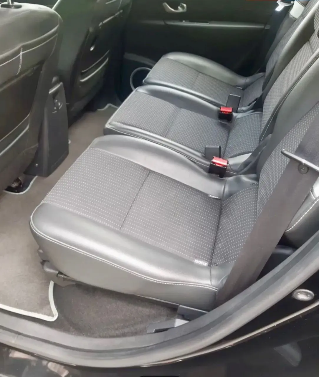 Задні сидіння з кріпленням ISOFIX для трансферу Київ Чернівці