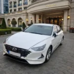 Седан для трансферу Кишинів Одеса біля готелю