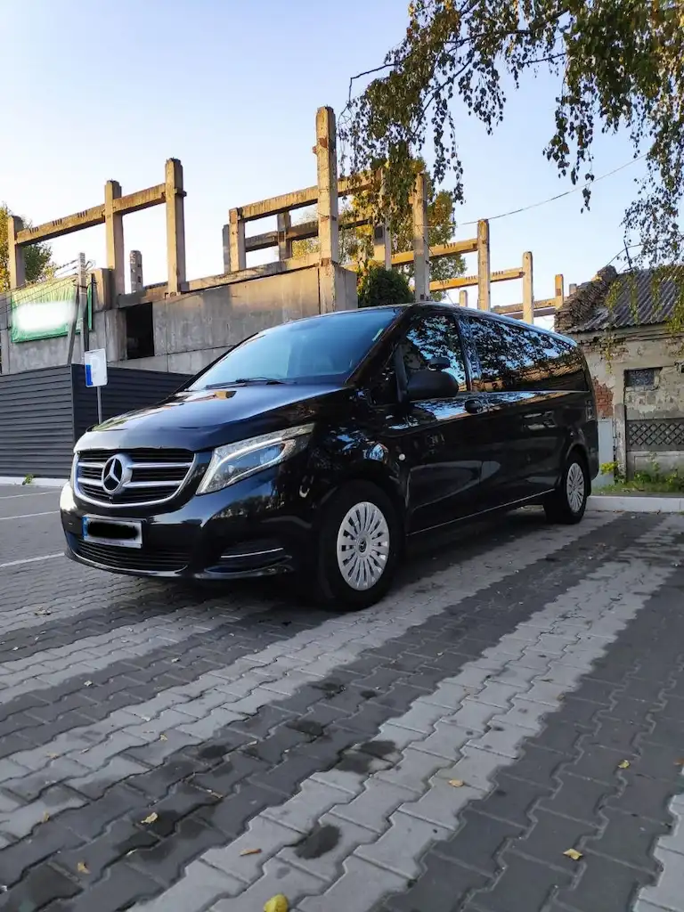 Таксі Львів Трускавець, мінівен Mercedes V-Class спереду