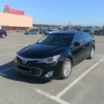 Легкове авто Toyota для трансферу Буковель Львів на парковці