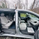 Салон мінівена для трансферу Львів Буковель з відчиненими дверима
