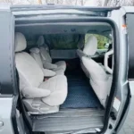 Салон мінівена Toyota Sienna для трансферу Львів Буковель зі світлими сидіннями