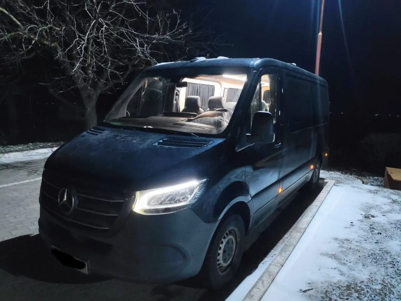 Мінівен Mercedes Sprinter для трансферу Львів Буковель взимку вночі