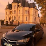 Легкове авто Київ Харків на фоні замку