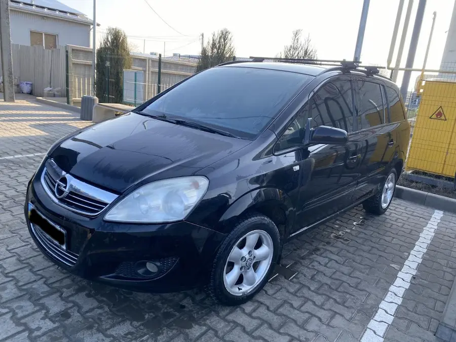 Мінівен Opel Zafira для нічного трансферу з Чернівців до Кишинева