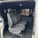 Посадка через бокові двері мінівена Renault Trafic для поїздки Чернівці Кишинів