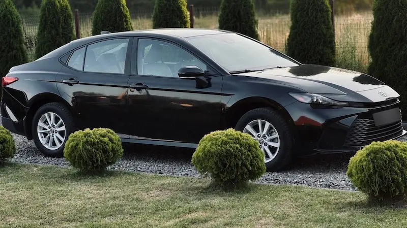 Київ Познань: чорний седан Toyota Camry нового покоління