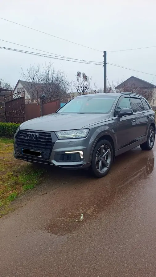 Позашляховик Audi Q7 для довгої дороги з Києва до Праги через Польщу