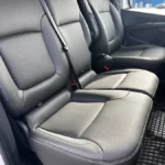 Шкіряні сидіння з перфорацією в салоні Renault Trafic для поїздки зі Львова до Праги
