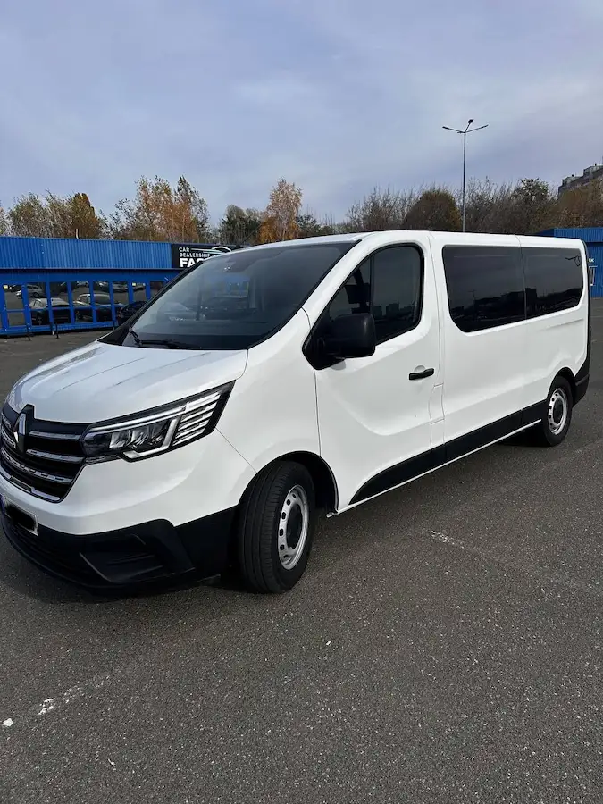 Мікроавтобус Renault Trafic для групової поїздки зі Львова до Праги