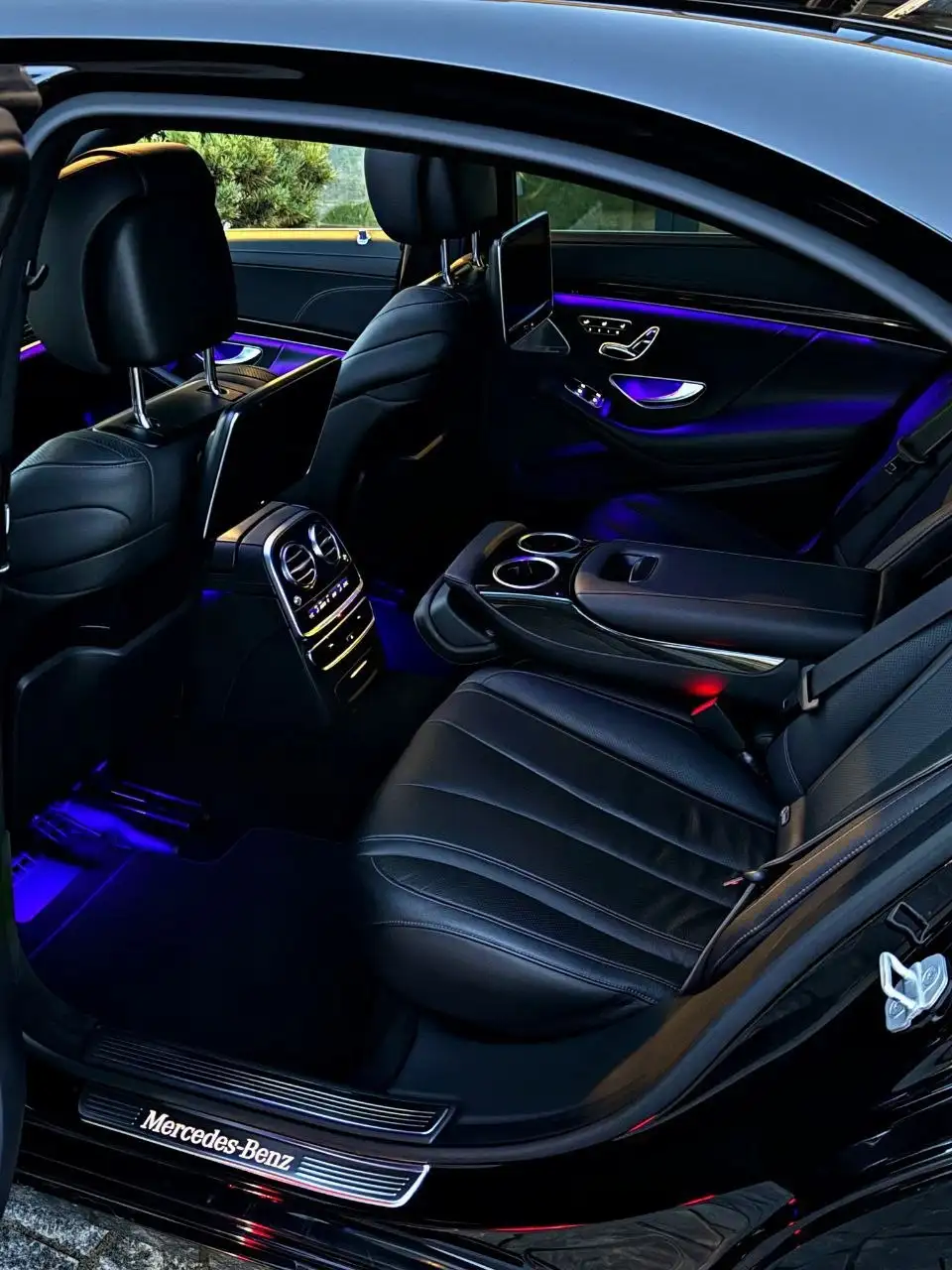 Трансфер Київ Вроцлав, задній салон Mercedes S-Class з підсвіткою