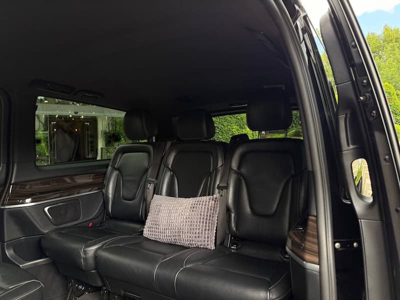 Трансфер Ужгород Кошице, задній шкіряний диван Mercedes V-Class з подушкою