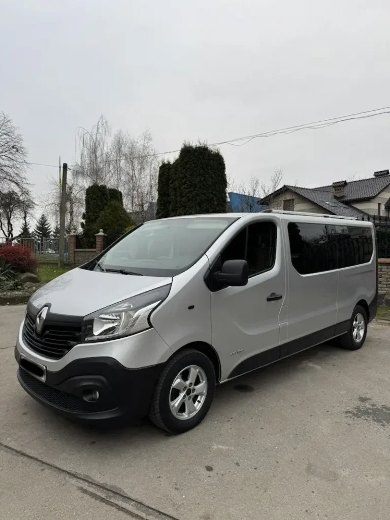 Трансфер Чернівці Кишинів аеропорт на мінівені Renault Trafic