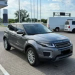 Трансфер Київ Катовіце: сірий кросовер Range Rover Evoque на заправці