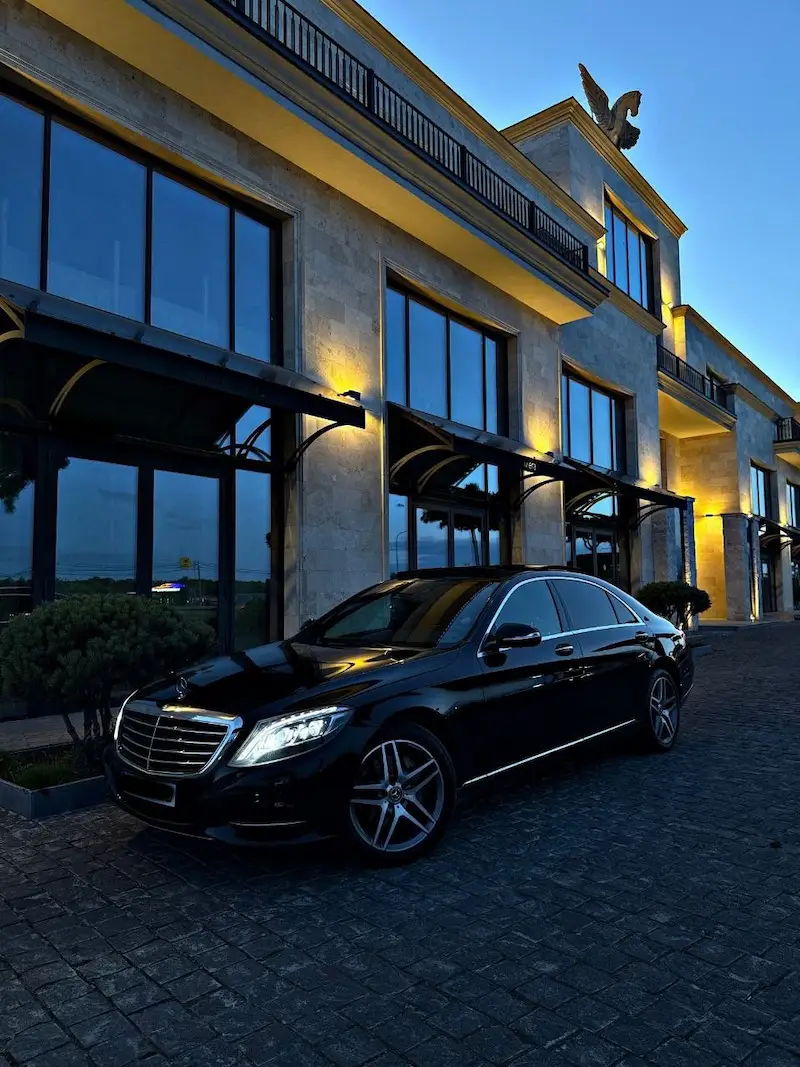Трансфер Київ Вроцлав на чорному седані Mercedes S-Class