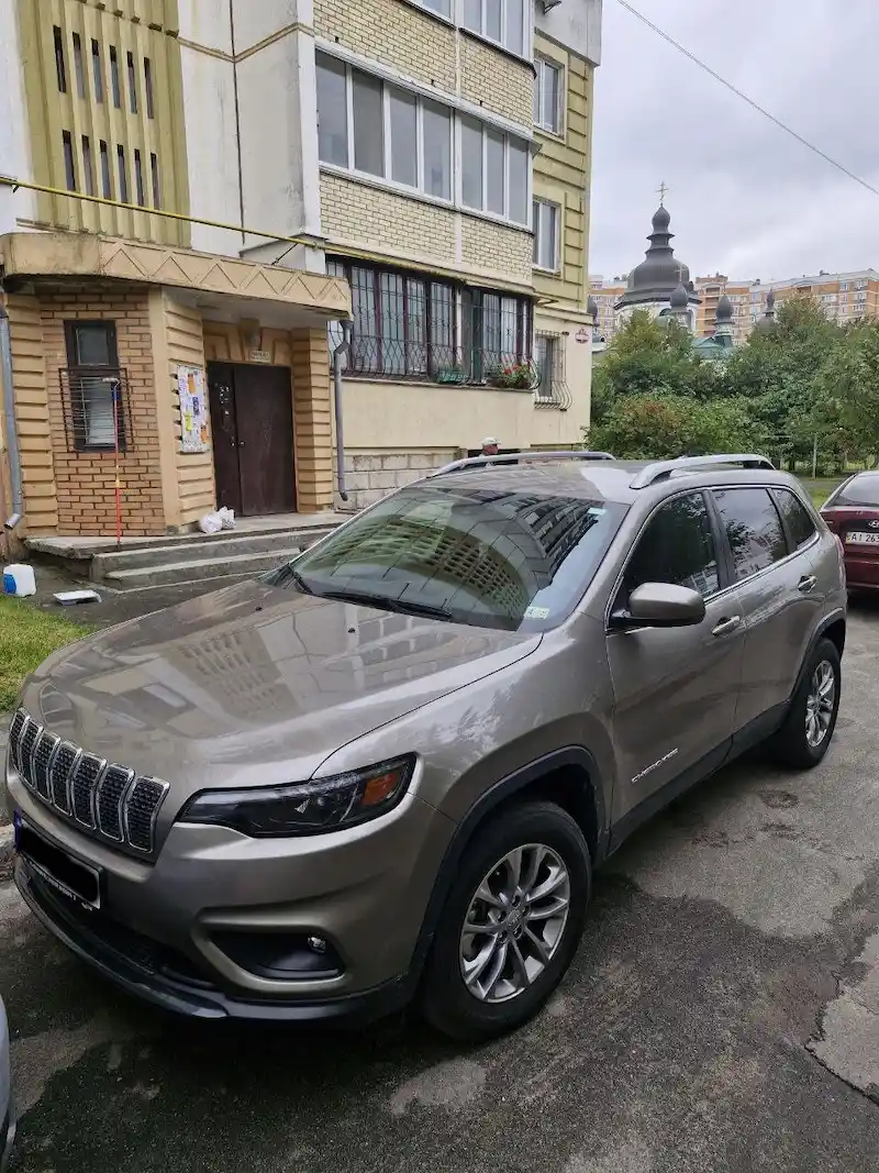 Трансфер Львів Кишинів на позашляховику Jeep Cherokee