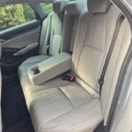 Світлий шкіряний салон Honda Accord з підлокітником для дороги до Кишинева